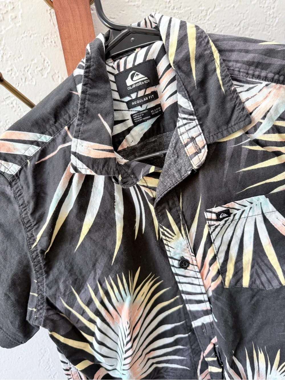 Quiksilver Black Short-Sleeve Tropical Button-Up Shirt with Pastel Leaf Print